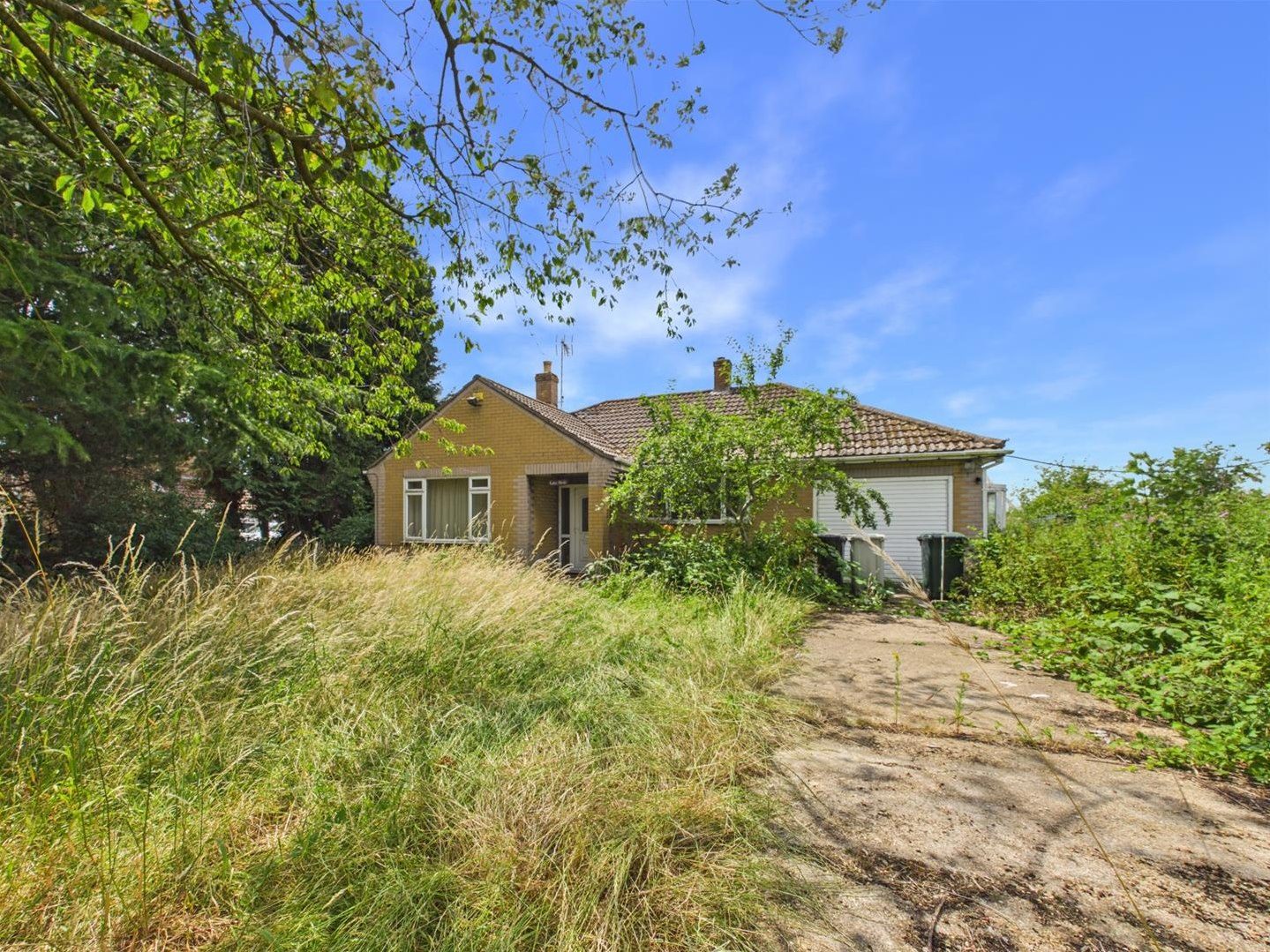 Alford: chain free detached bungalow