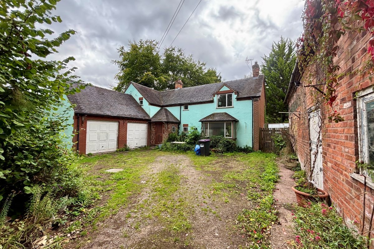 A detached four-bedroom house in need of modernisation on a 2.16-acre freehold