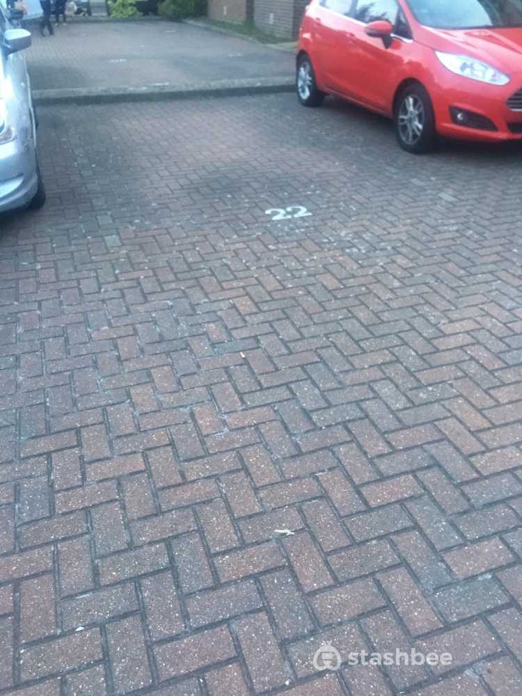 Parking Space to Rent in Watford, WD18
