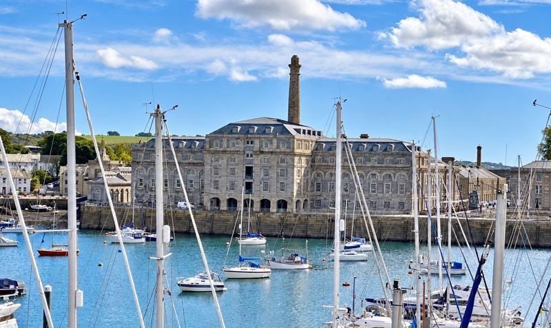 Period waterfront apartment, Explore 3D space