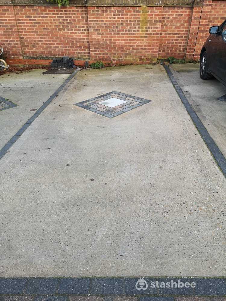 Parking Space to Rent in Guildford, GU2
