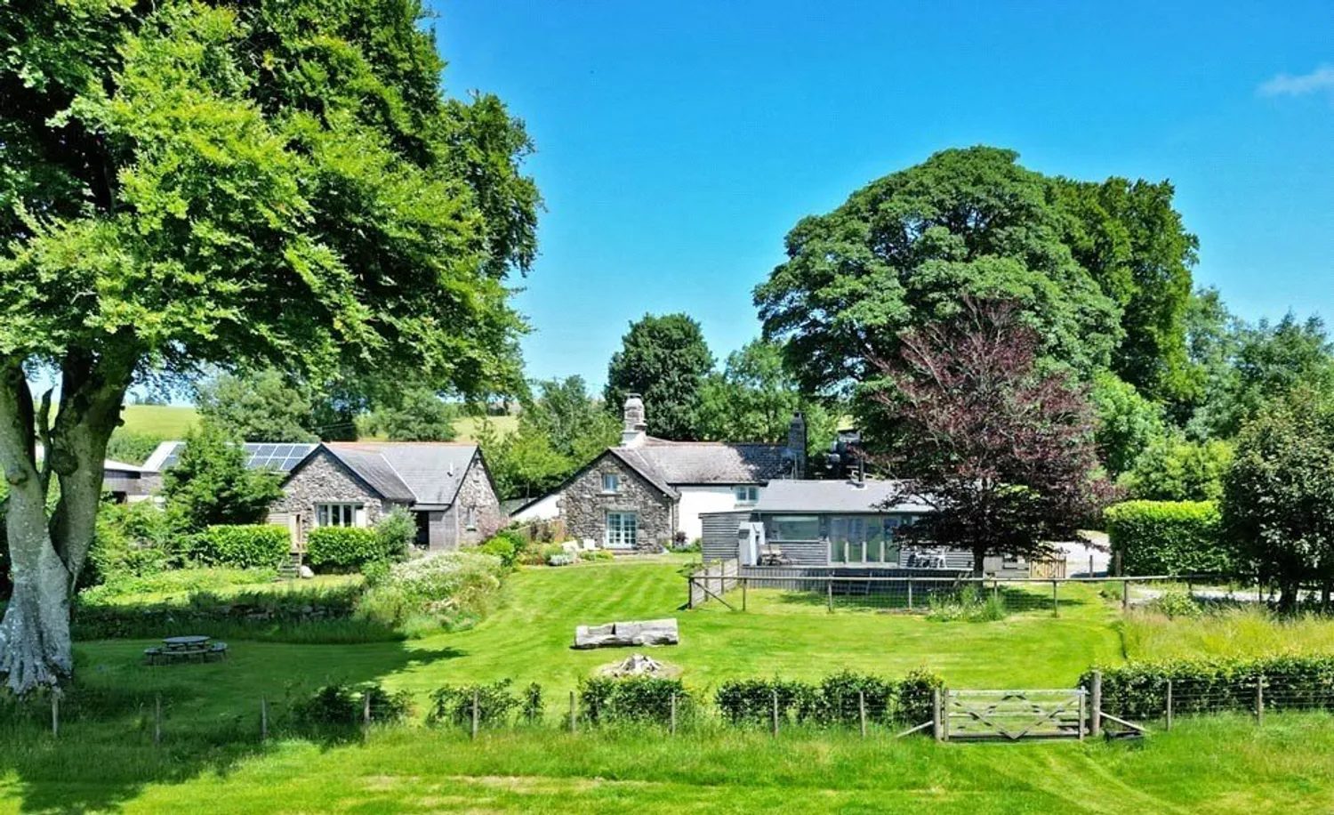Farmhouse with outbuildings in Newton Abbot