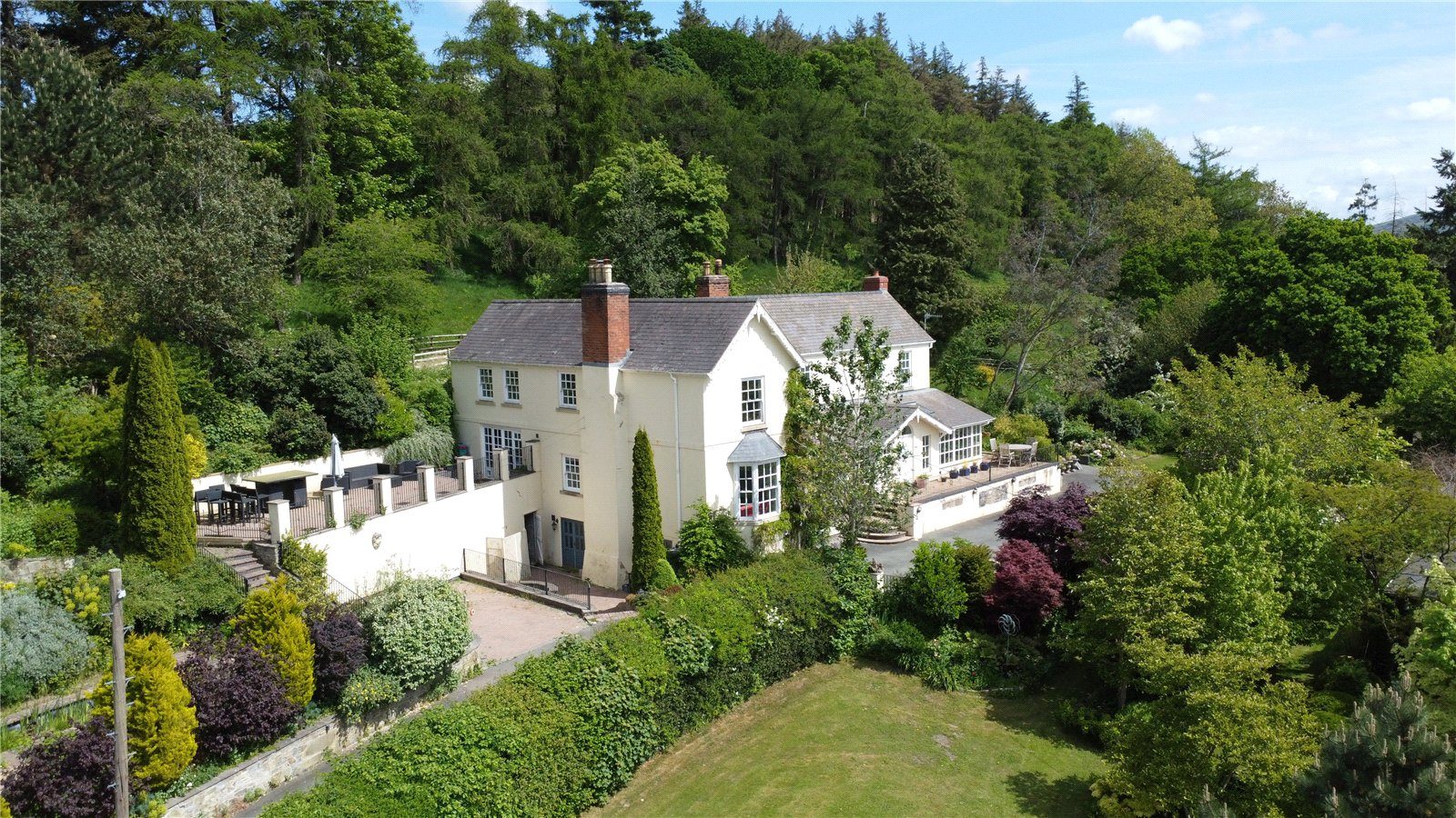 Detached House for sale with 4 bedrooms, Rhallt, Trelydan