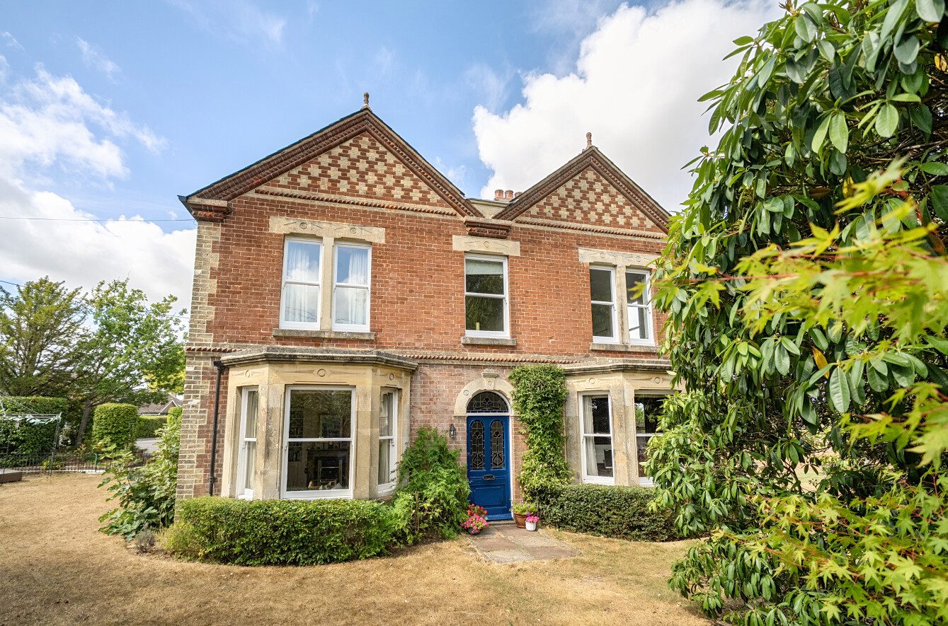 Period semi-detached apartment in Southampton