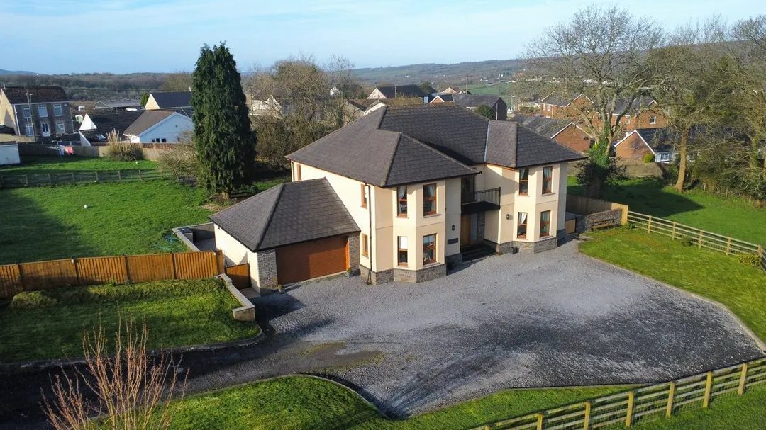 Smallholding in Pontyates