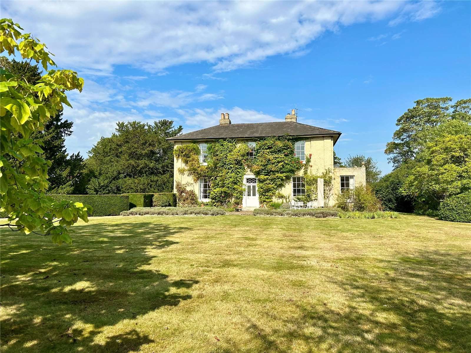 Colchester: house with a pool