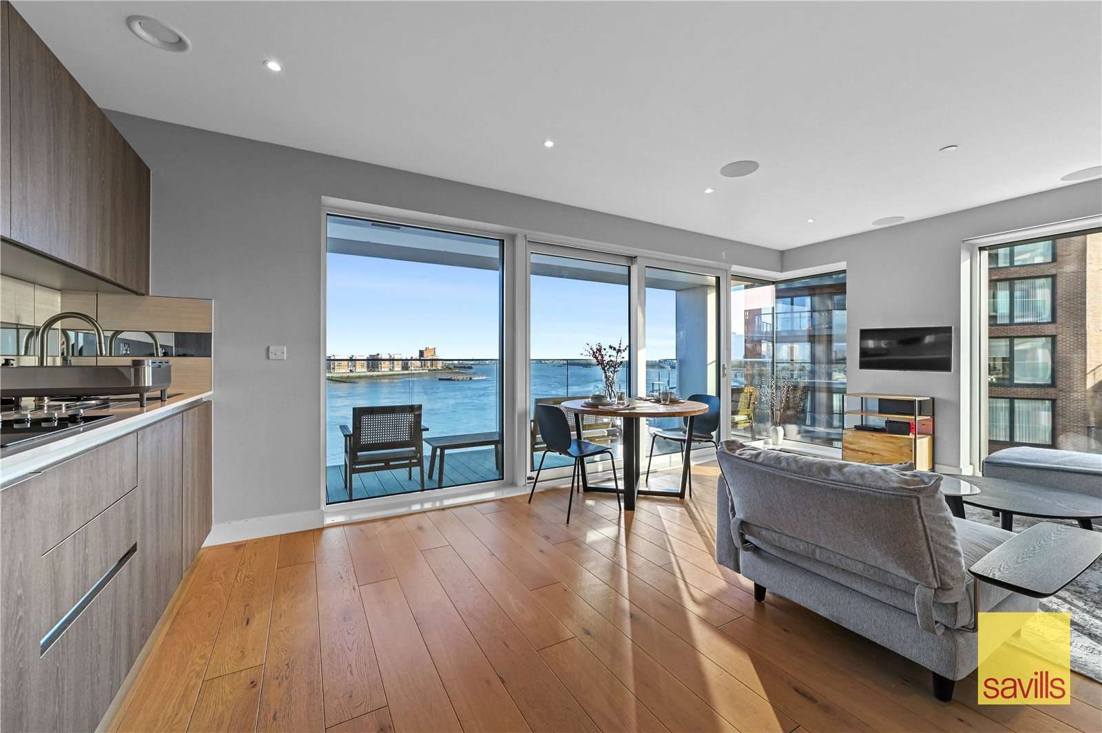London: chain free waterfront apartment