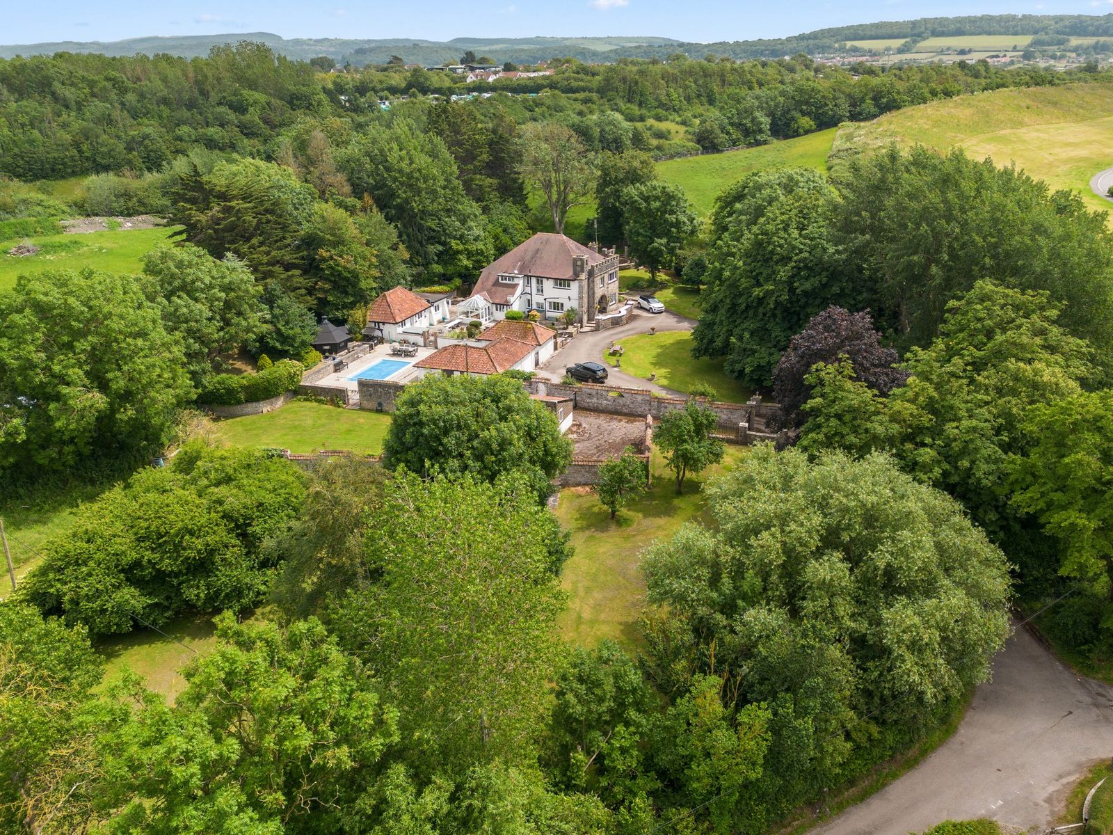 Banwell: house with paddocks