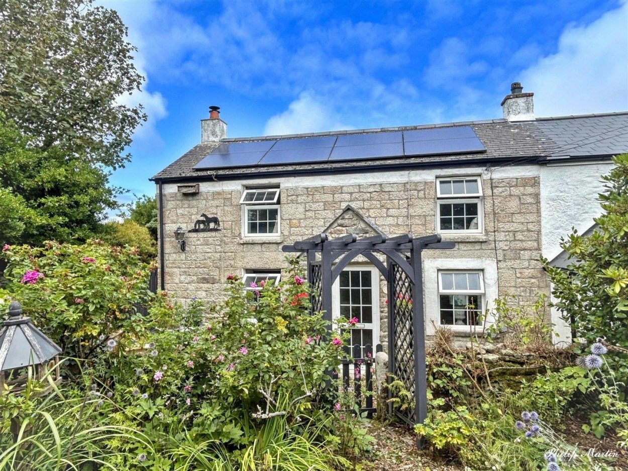 3 bed House - Semi