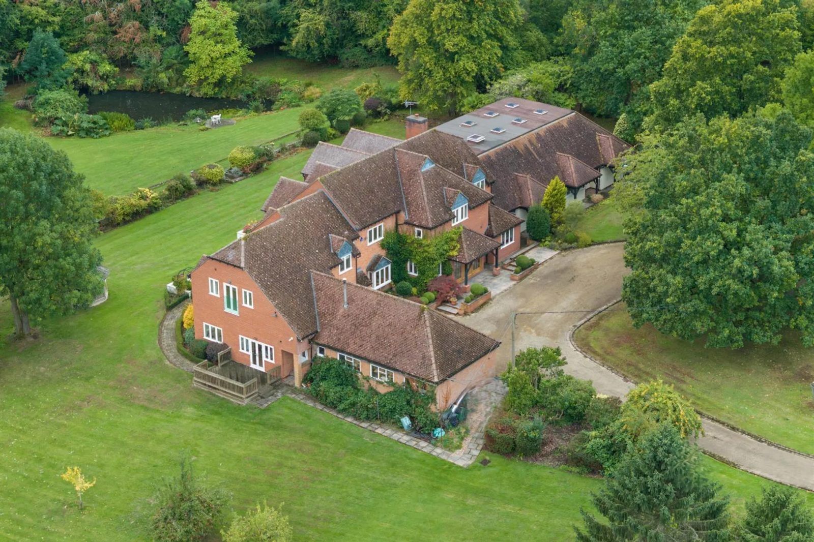 Equestrian with a pool in Warwick