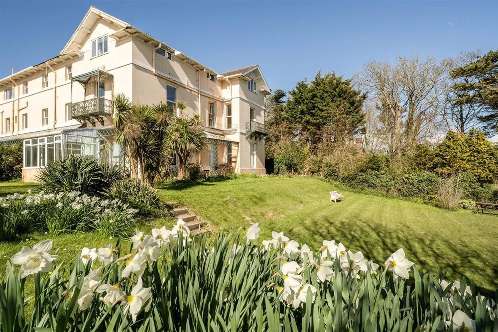 Period waterfront apartment in Seaton