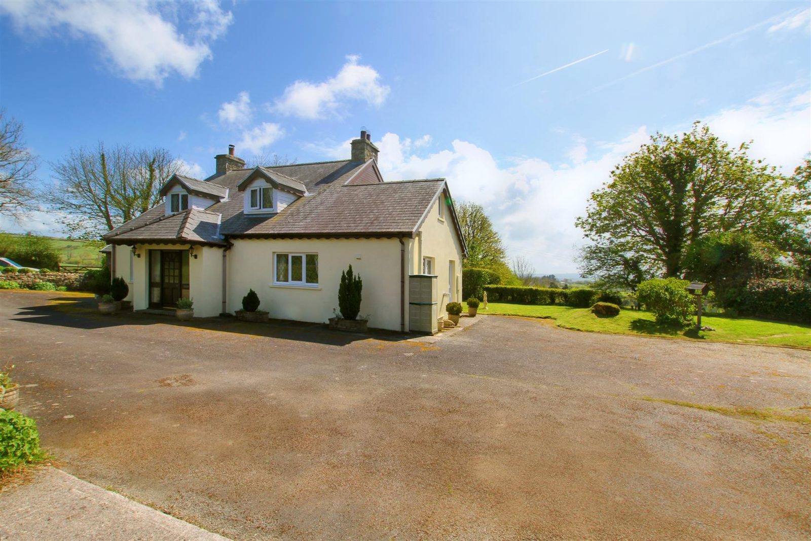 Farmhouse with outbuildings in Llandysul
