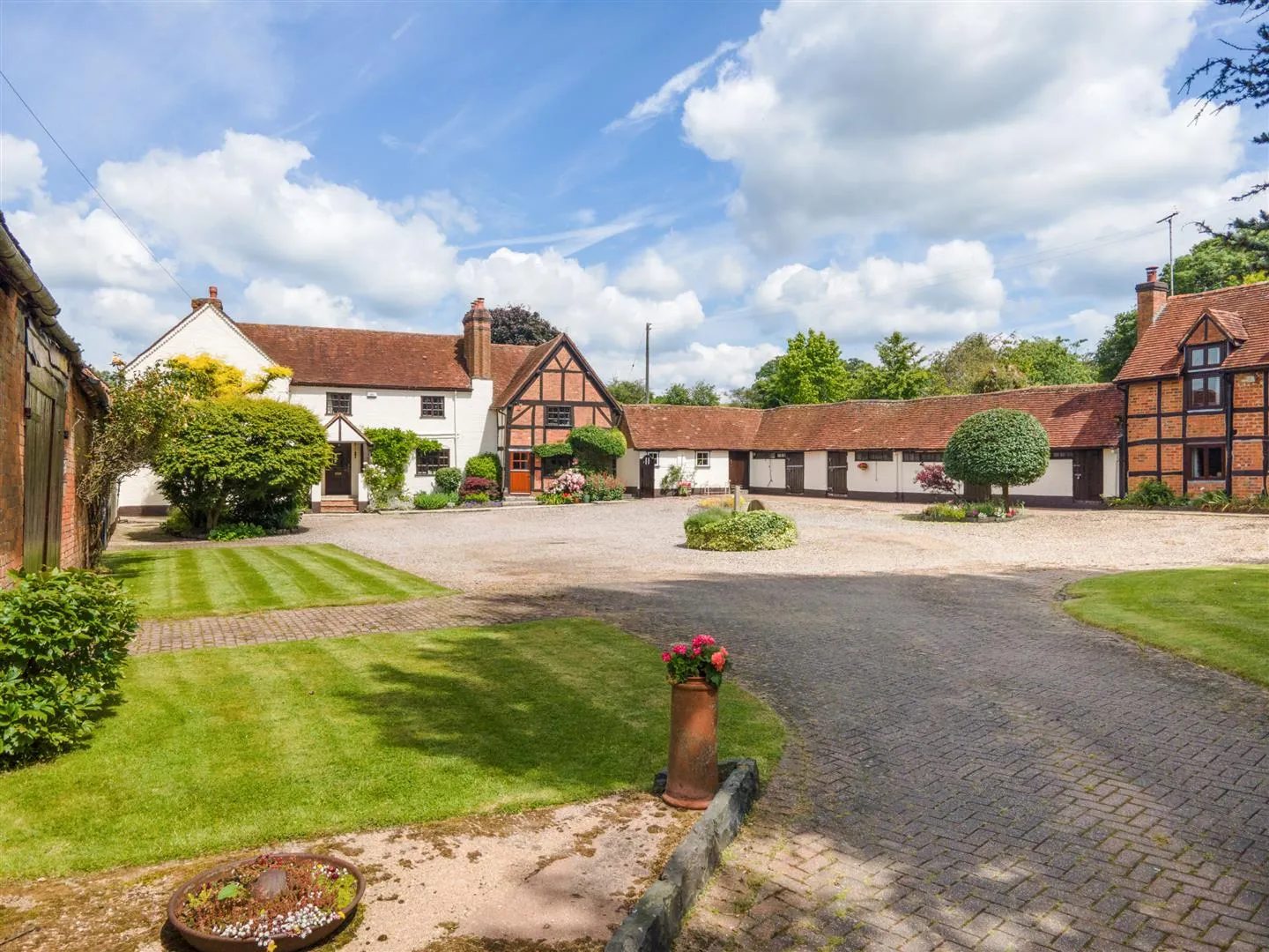 7 bed farm house for sale in Wapping Lane, Beoley, Worcestershie