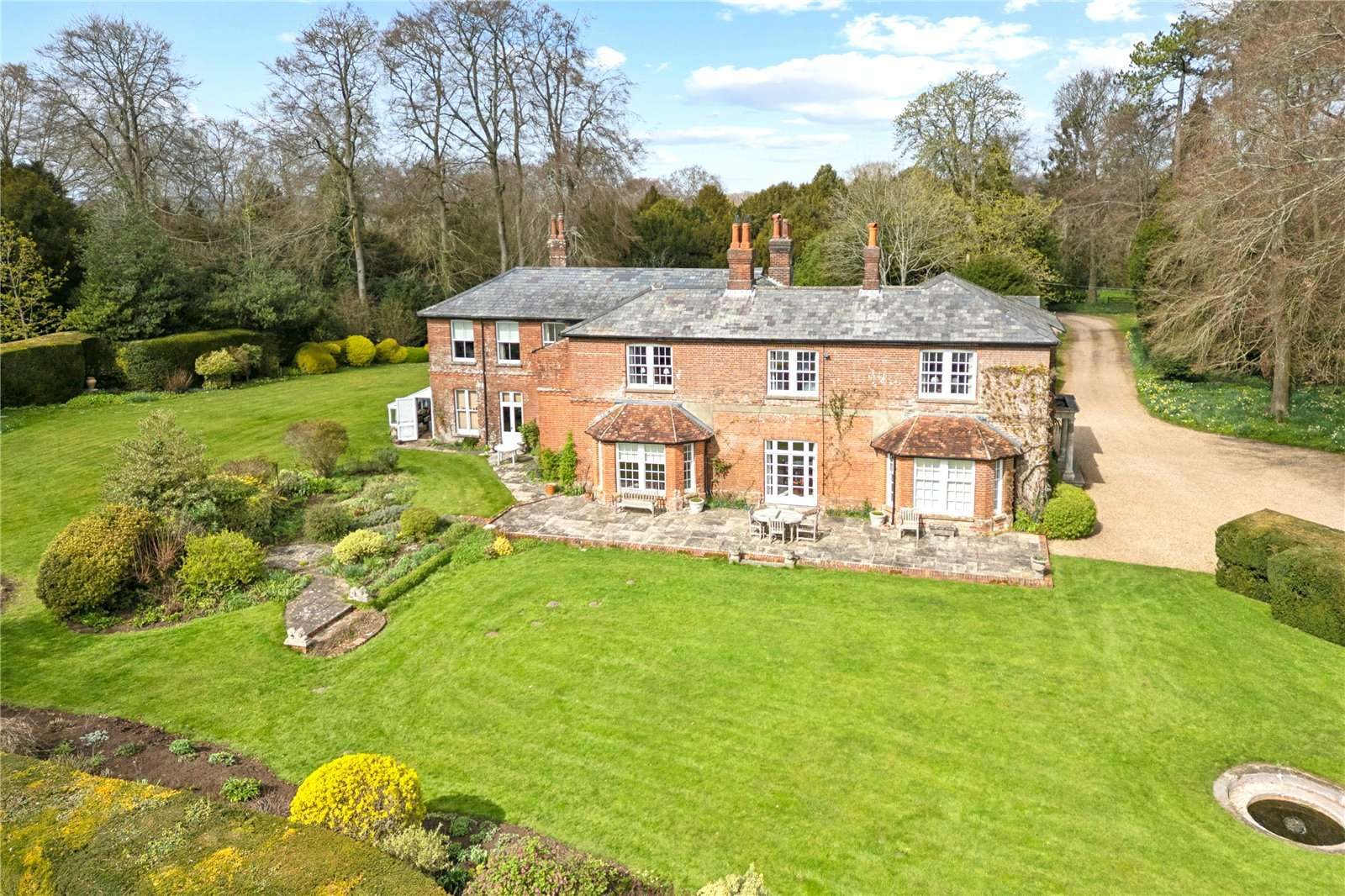 Cottage with paddocks in Winchester