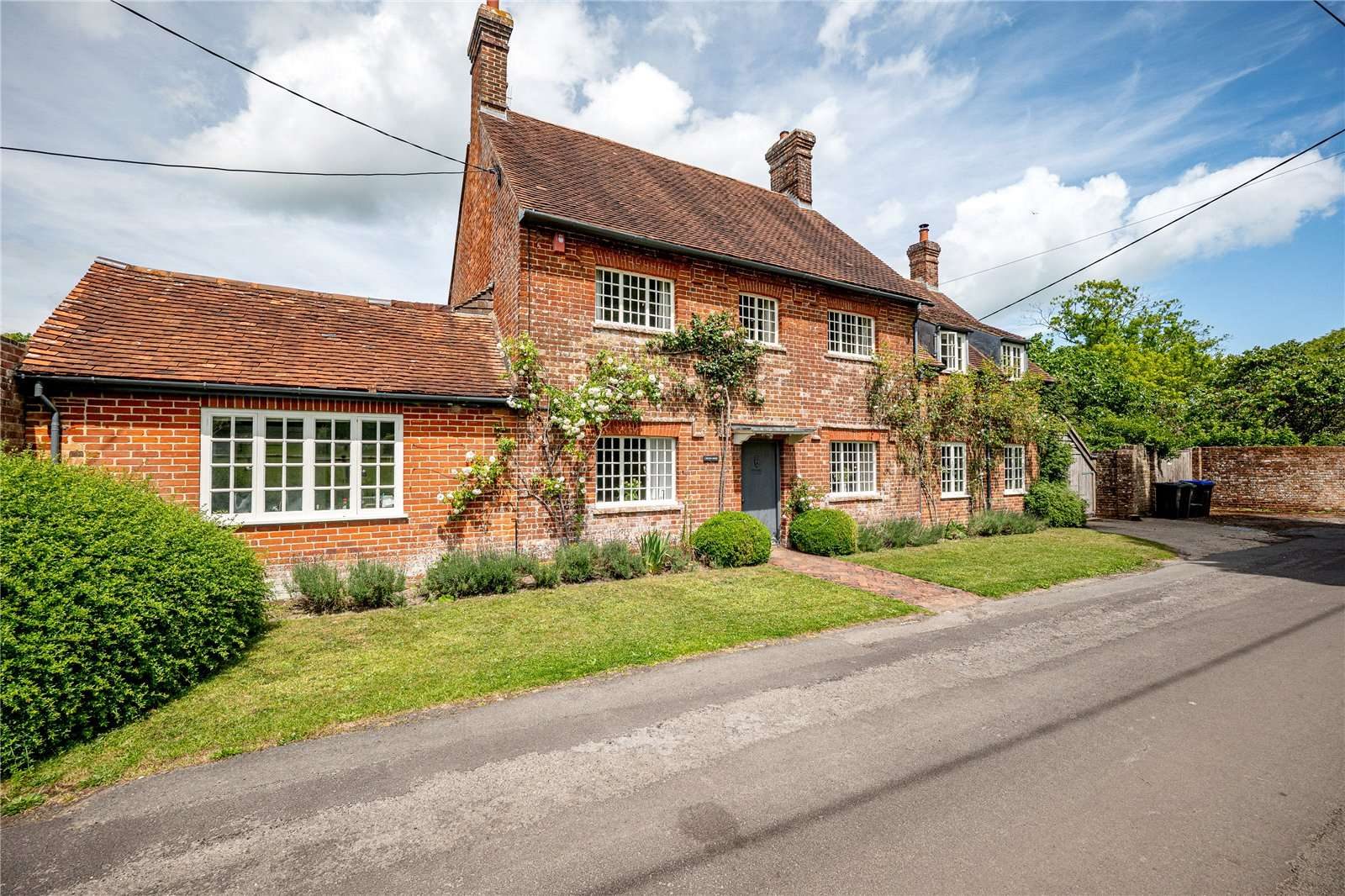 Waterfront house with a pool, Salisbury