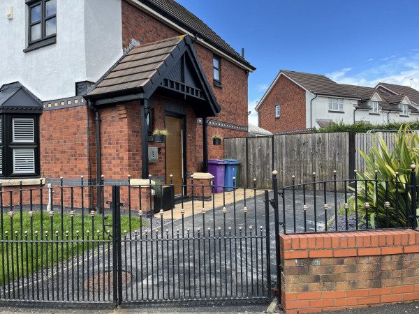 Parking on Gleave Crescent, L6