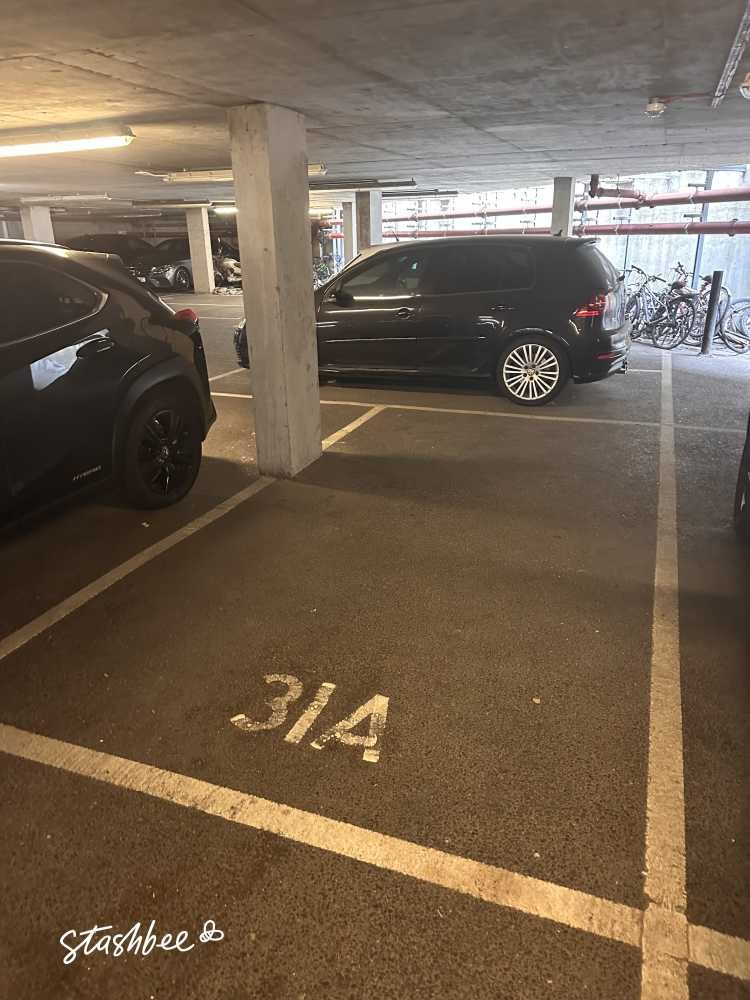 Parking Space to Rent in East London, E14