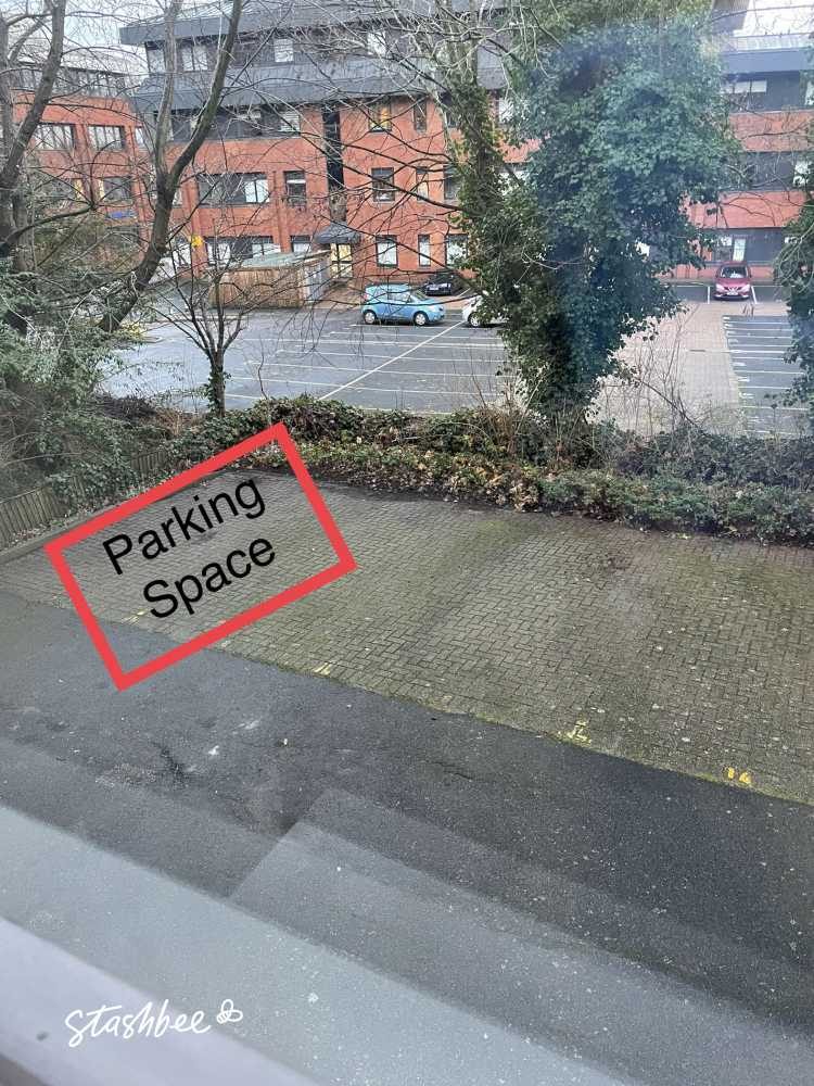 Parking Space to Rent in Redhill, RH1