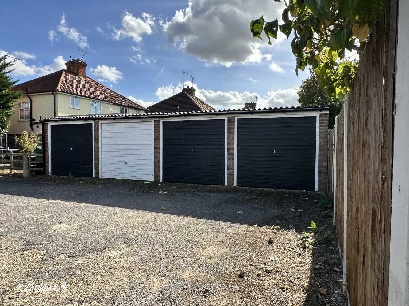 Garage to Rent in Hoddesdon, EN11