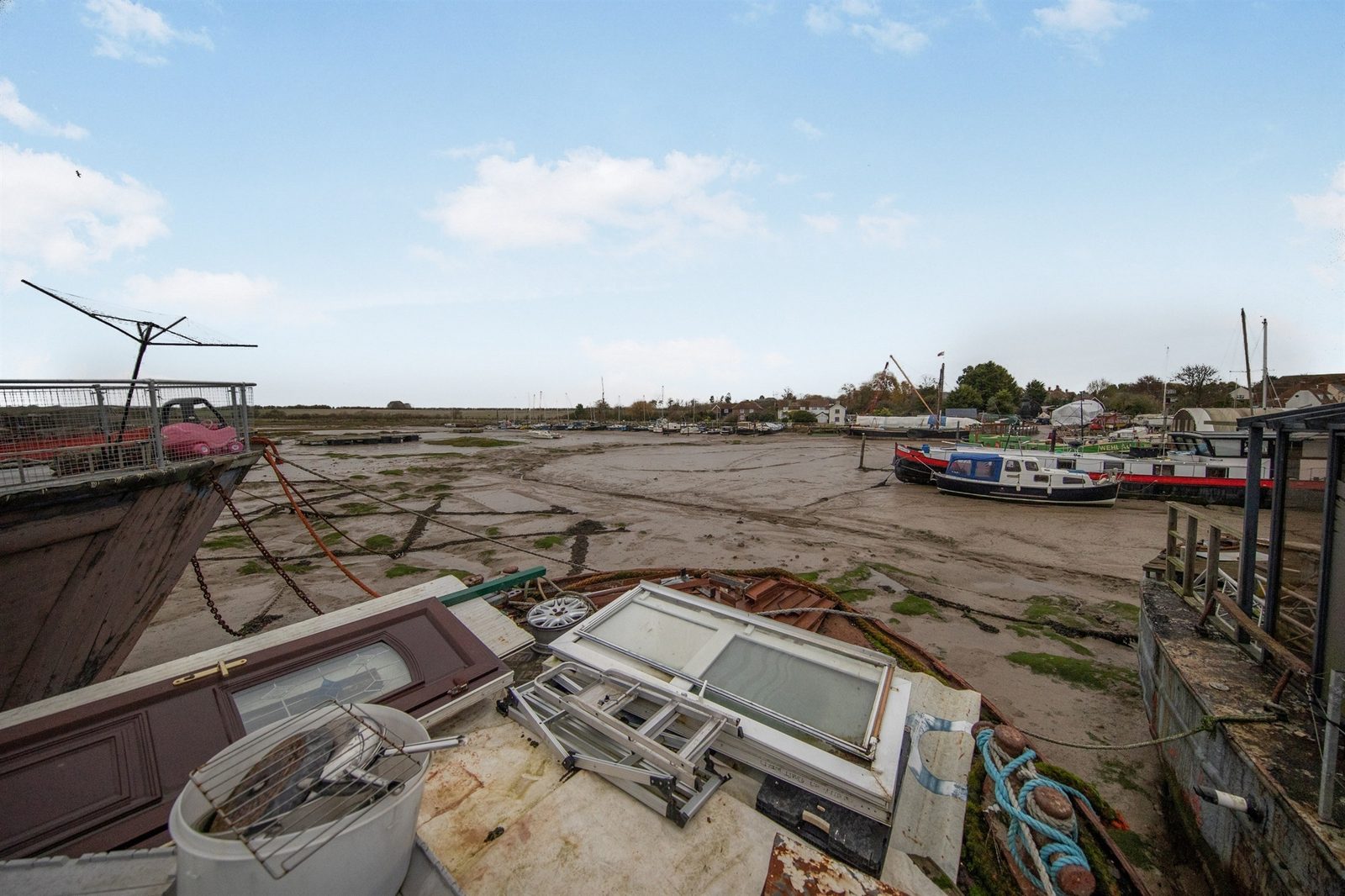 Houseboat with a mooring in Clacton-On-Sea