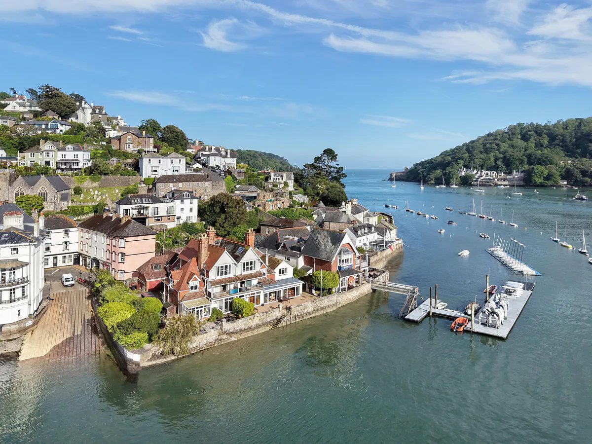 Waterfront apartment with a mooring in Devon TQ6