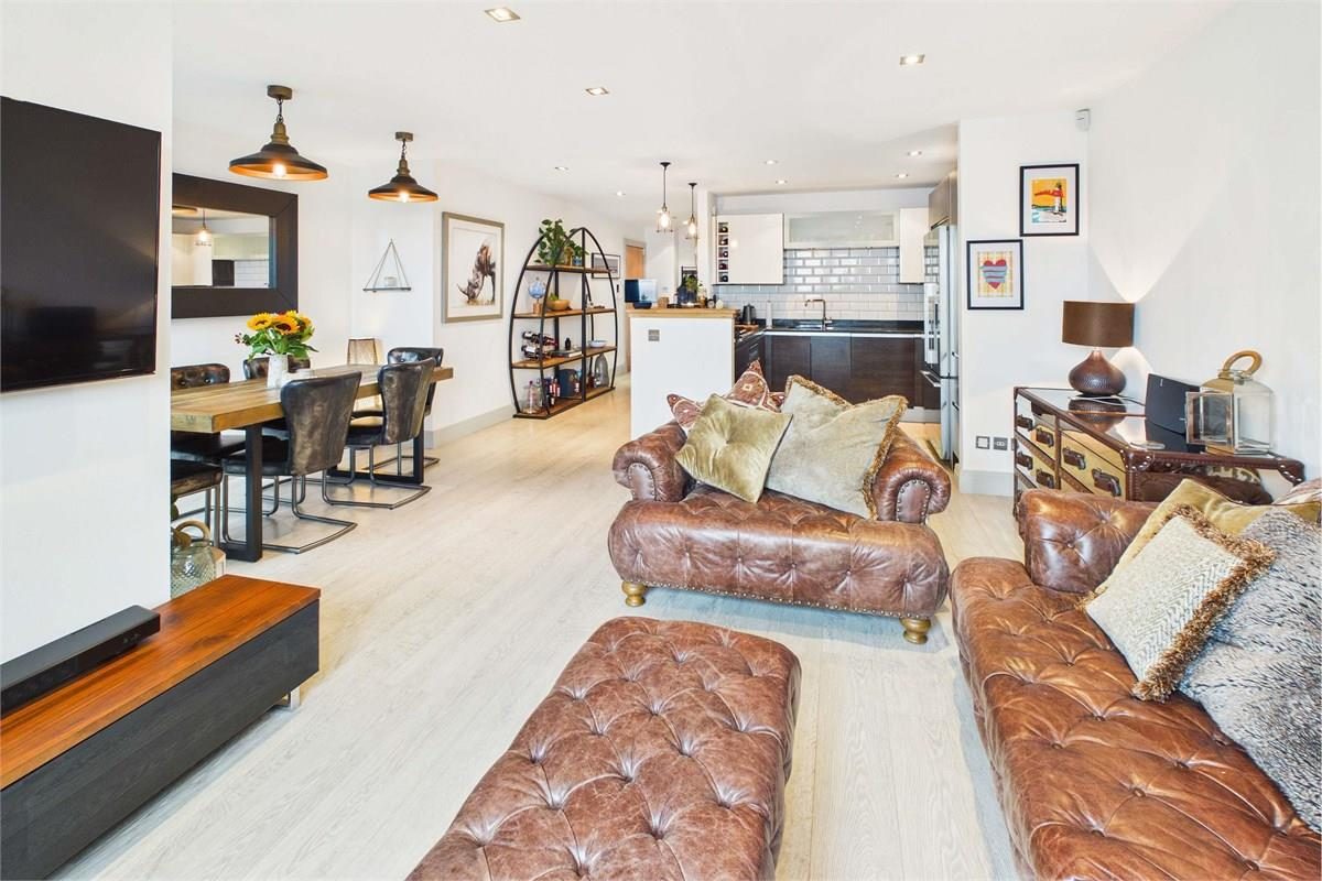 2 bed duplex for sale in Leith