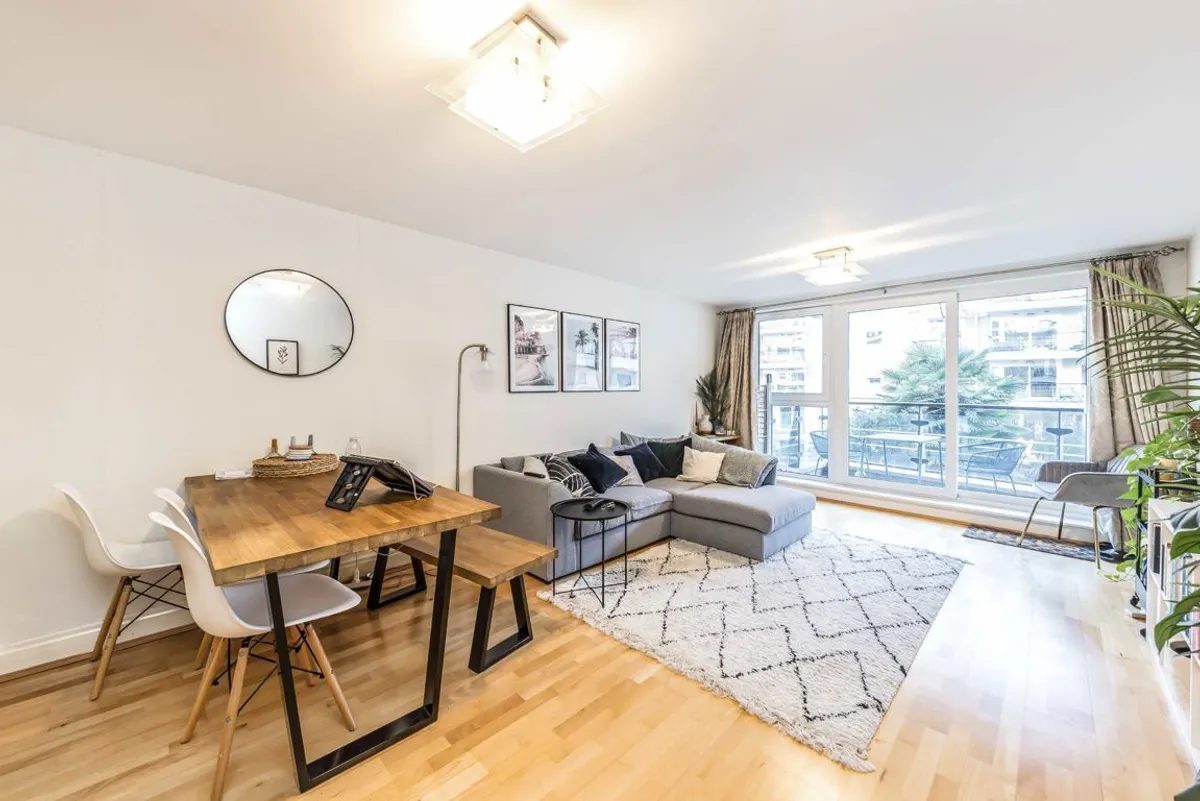 Smugglers Way, Wandsworth