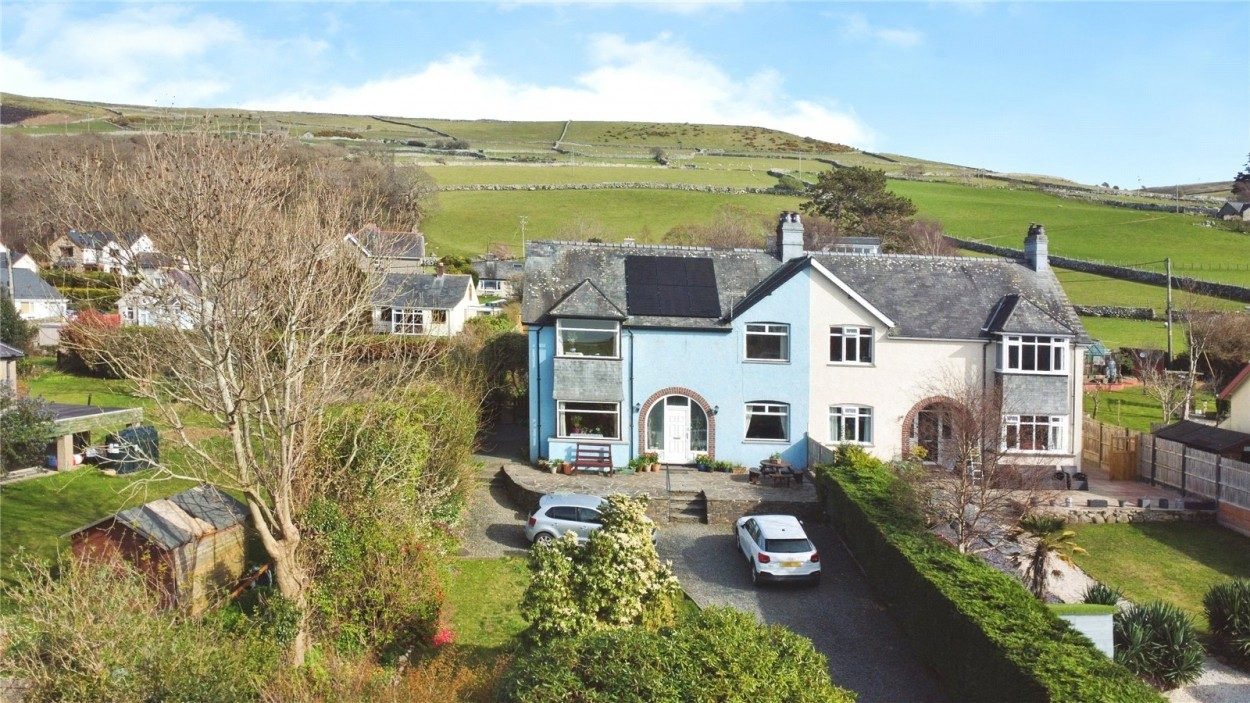 Semi-detached house with a mooring, Llwyngwril