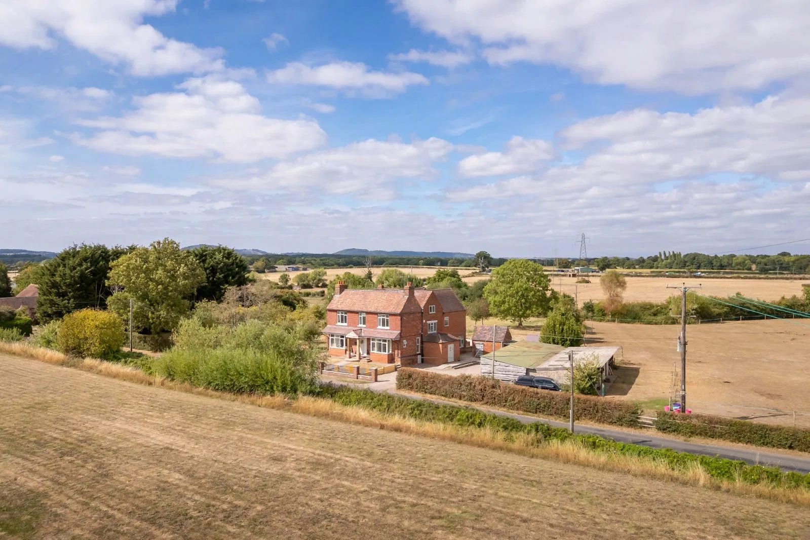 Handsome traditional house - great accommodation in excess 3000 sq ft all set