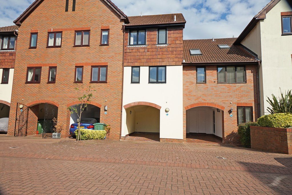 Portsmouth: townhouse with a mooring