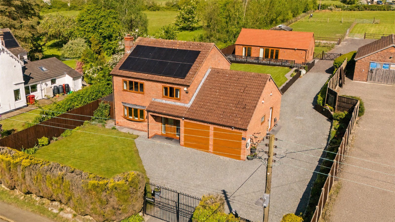 Detached house with outbuildings in North Lincolnshire
