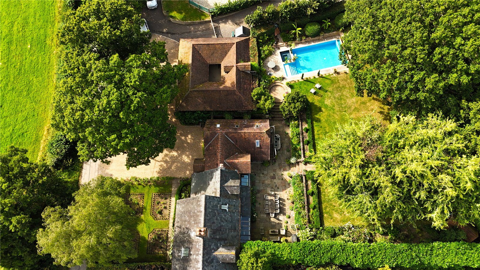 House with a pool, Benenden