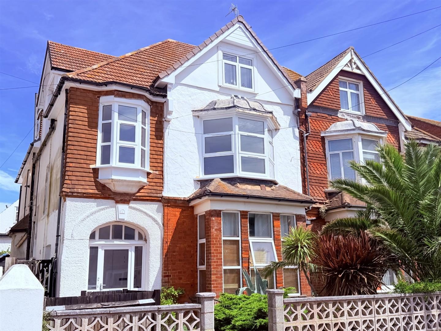 Bexhill-On-Sea: period waterfront apartment