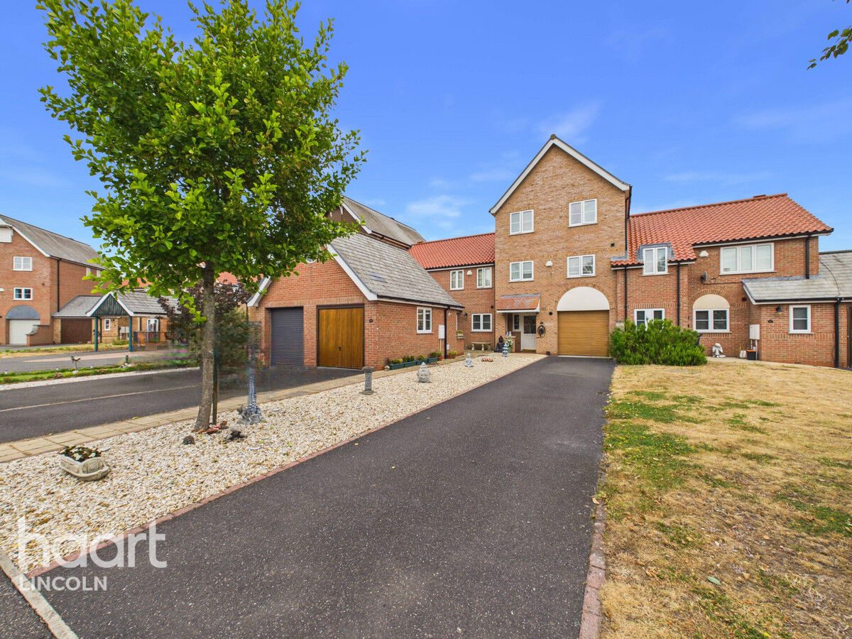 Lincoln: waterfront townhouse with a mooring