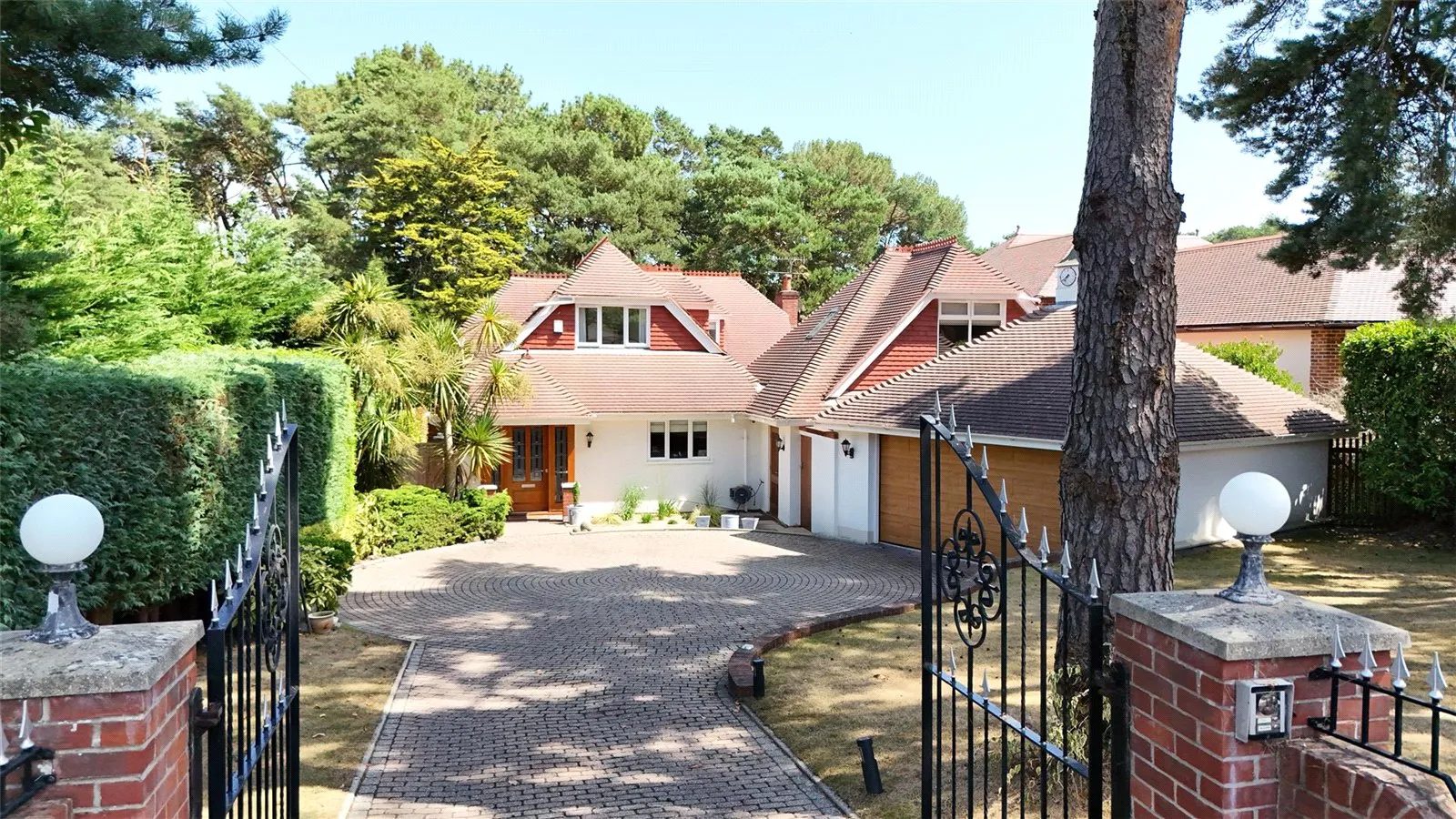Bingham Avenue, Canford Cliffs, Poole, Dorset, BH14