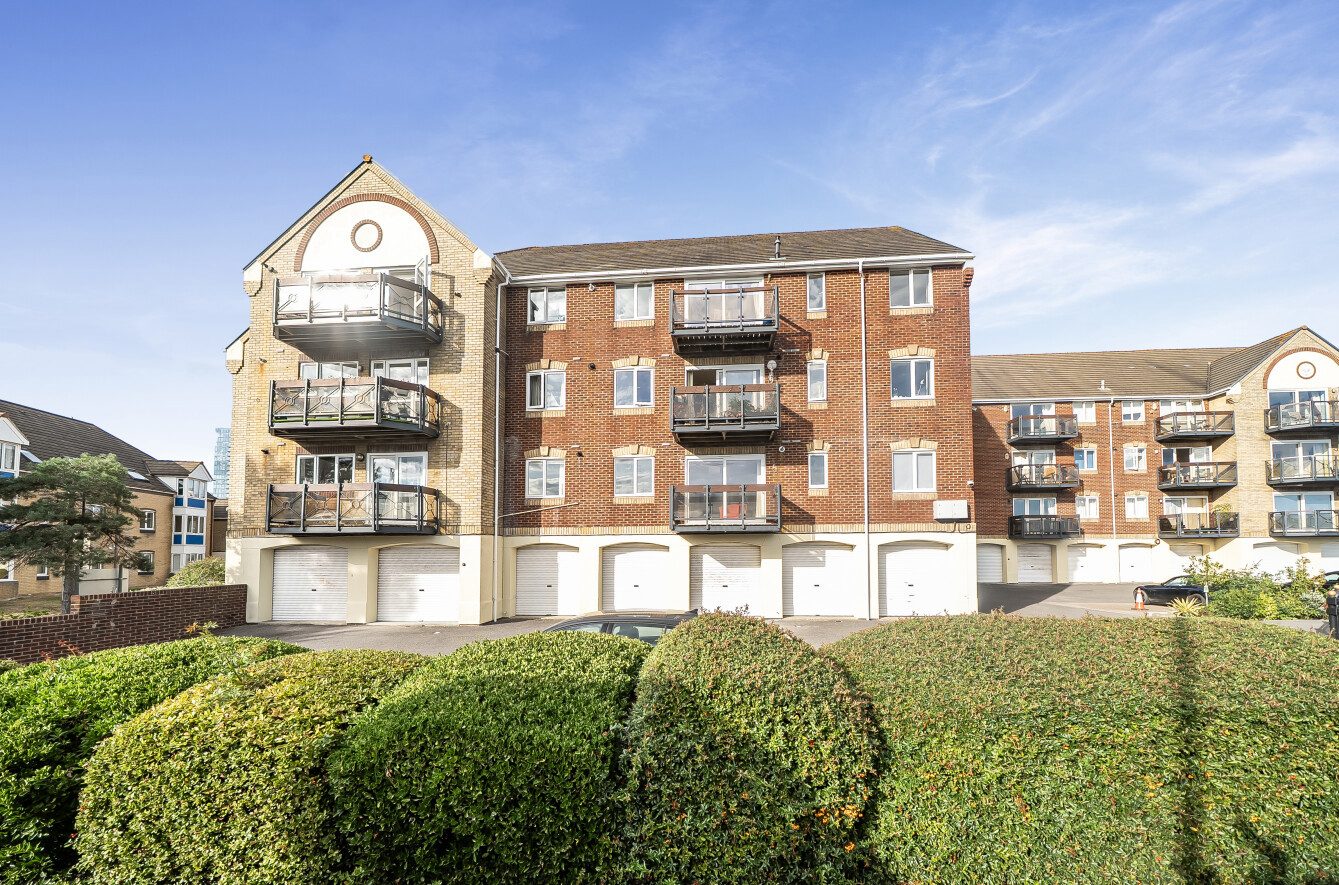 Chain free waterfront apartment in Southampton