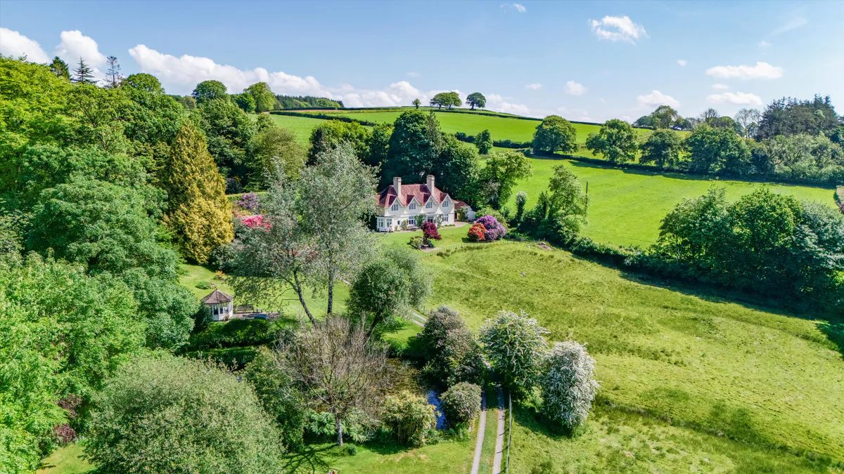 Devon EX16: equestrian with outbuildings