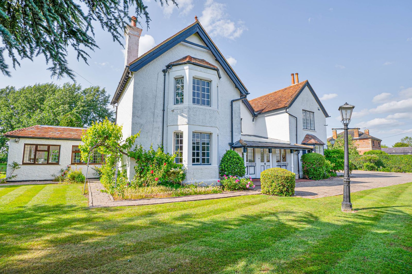 House with paddocks in Tring