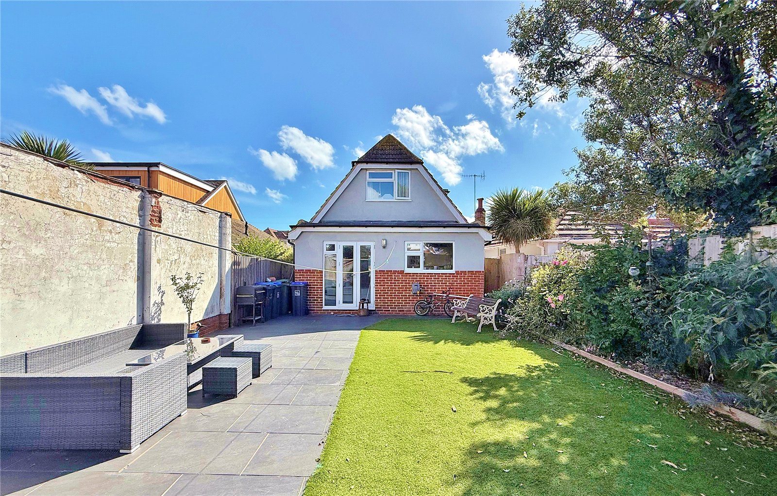 Waterfront house with a pool in Worthing