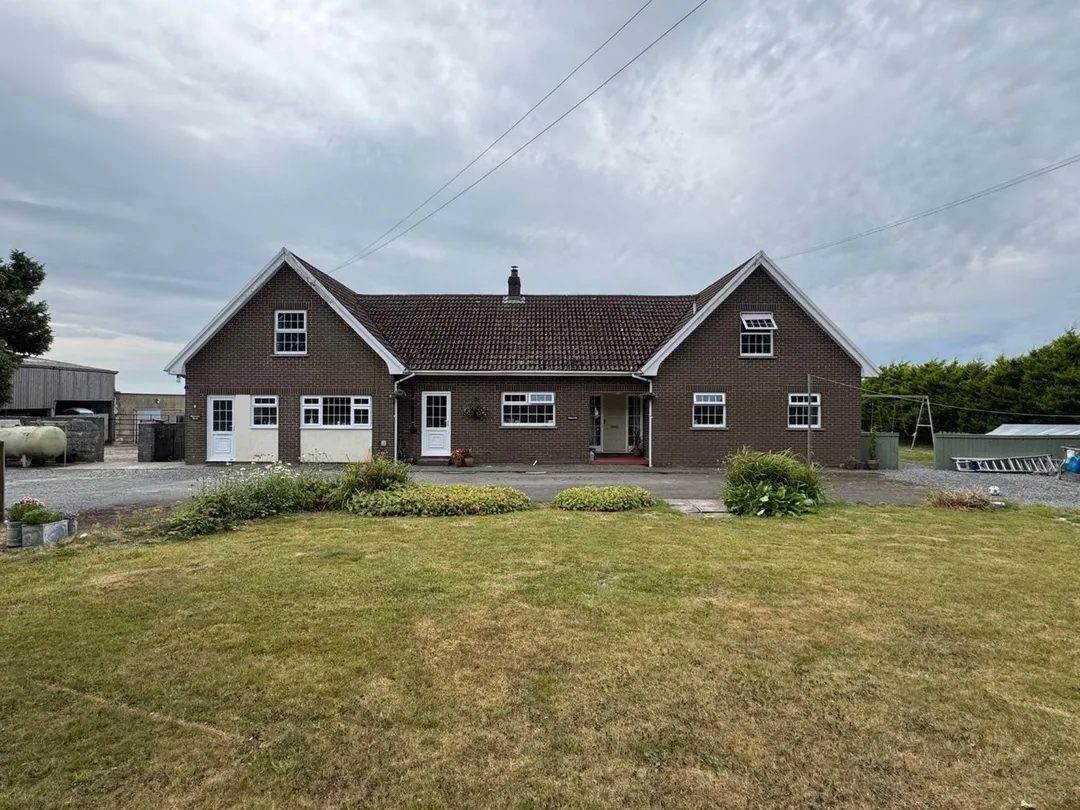 Smallholding with paddocks in Llandysul