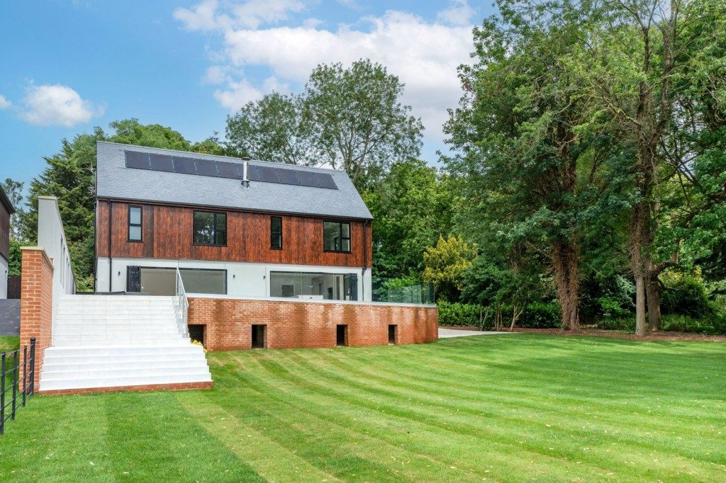 Watercroft, Burcot, Oxfordshire, OX14 3DJ 5 Bedrooms 4 Bathrooms 4