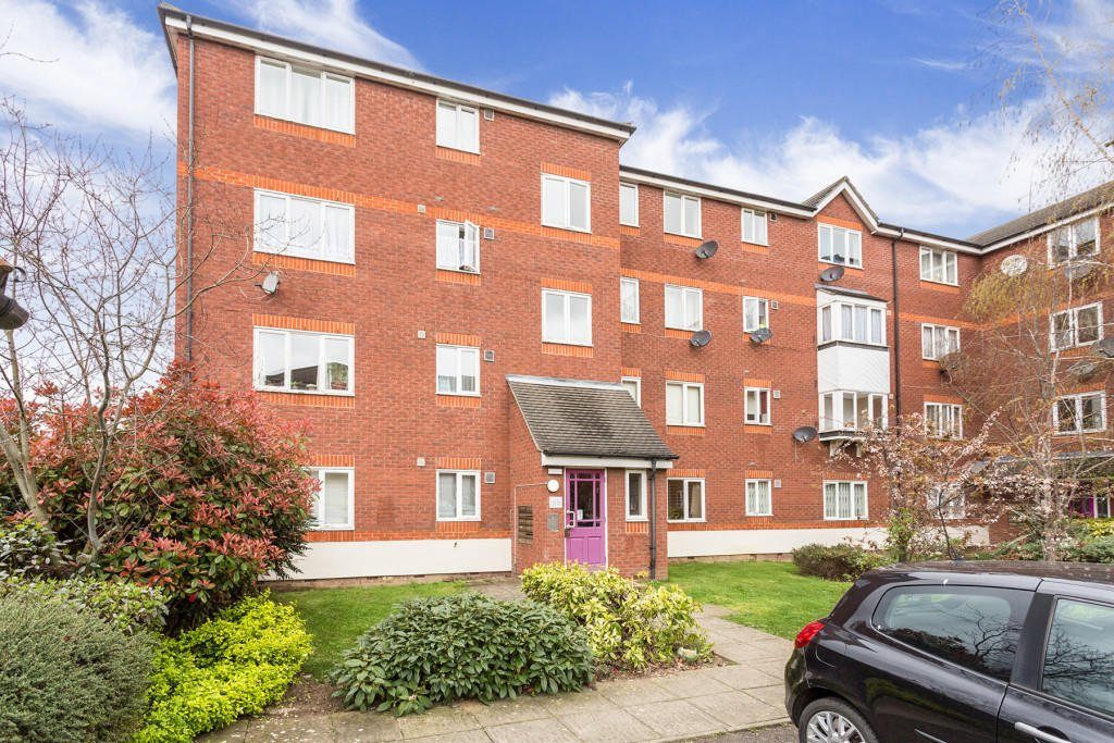 Flat/Apartment for sale - Harlinger Street, London, SE18