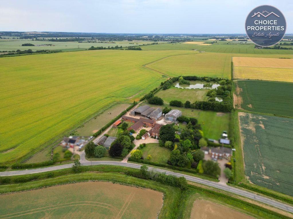 Fulstow: farmhouse with paddocks