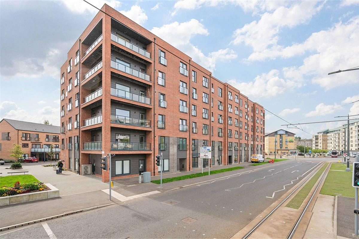 2 bed first floor flat for sale in The Shore