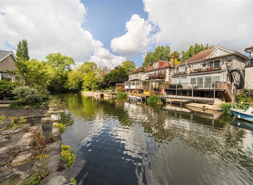 Sunbury Court IslandSunbury on Thames, TW16
