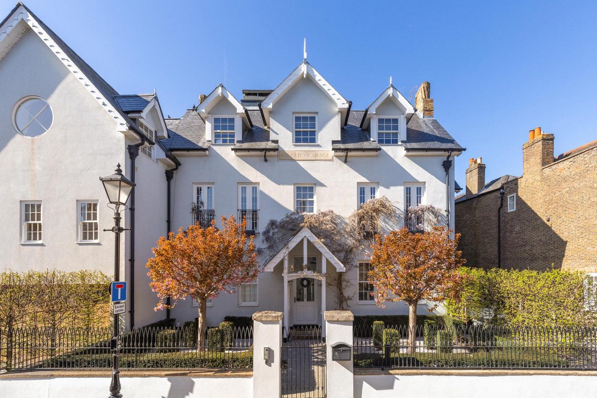 Link Detached House for sale with 6 bedrooms, Church Street, Isleworth