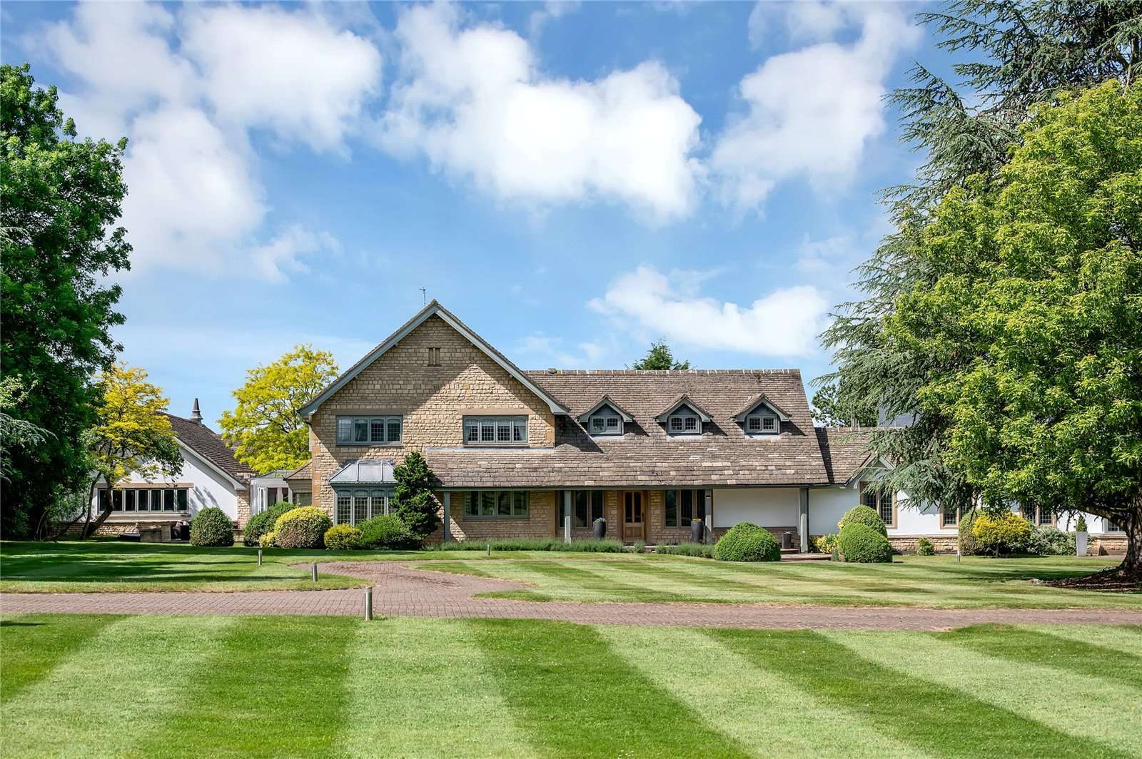 House with a pool, Loughborough