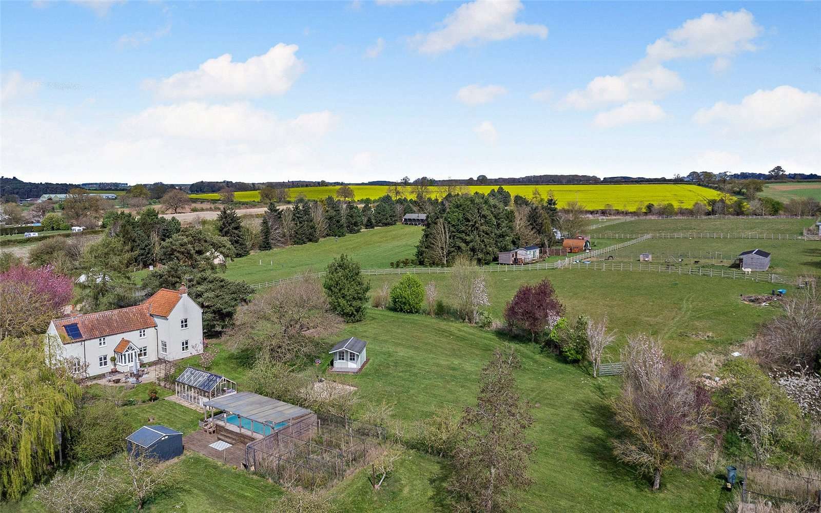 Farmhouse with a pool in Fakenham