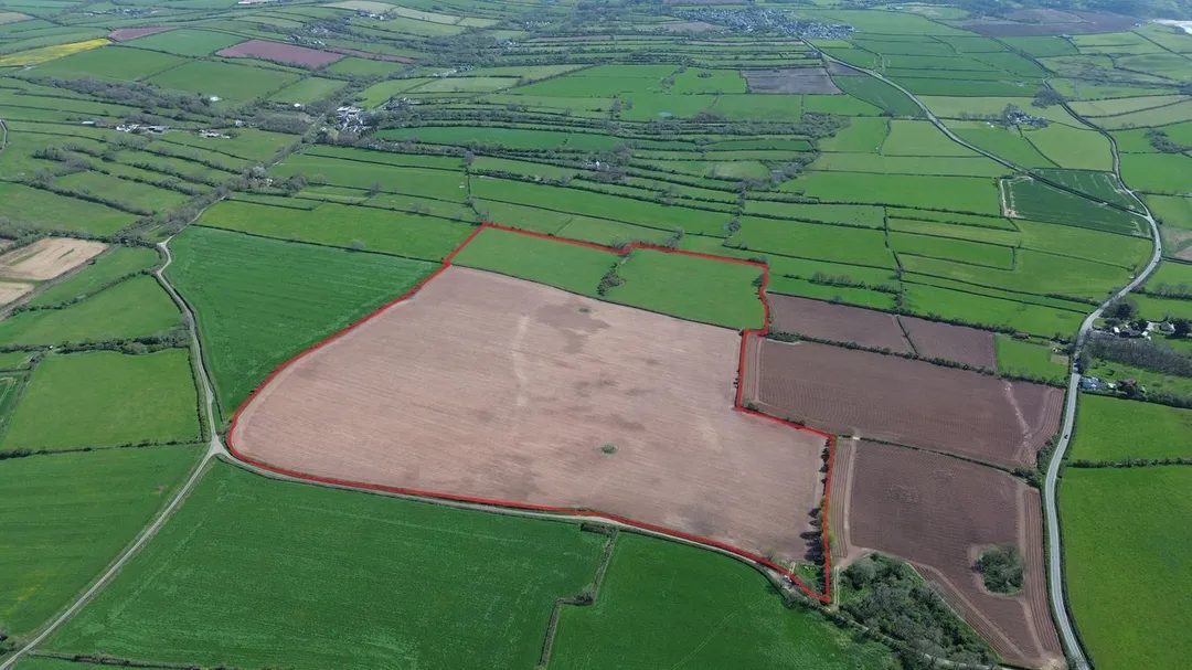 Chain free land in Pembroke