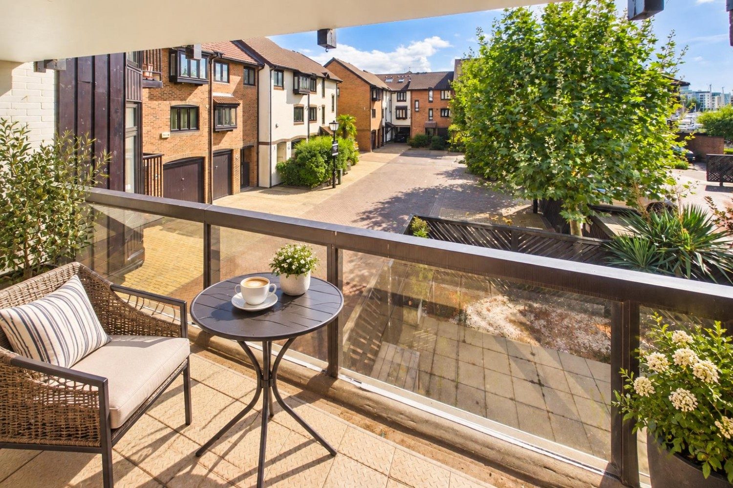 Southampton: apartment with a mooring
